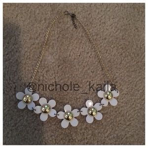 Daisy necklace